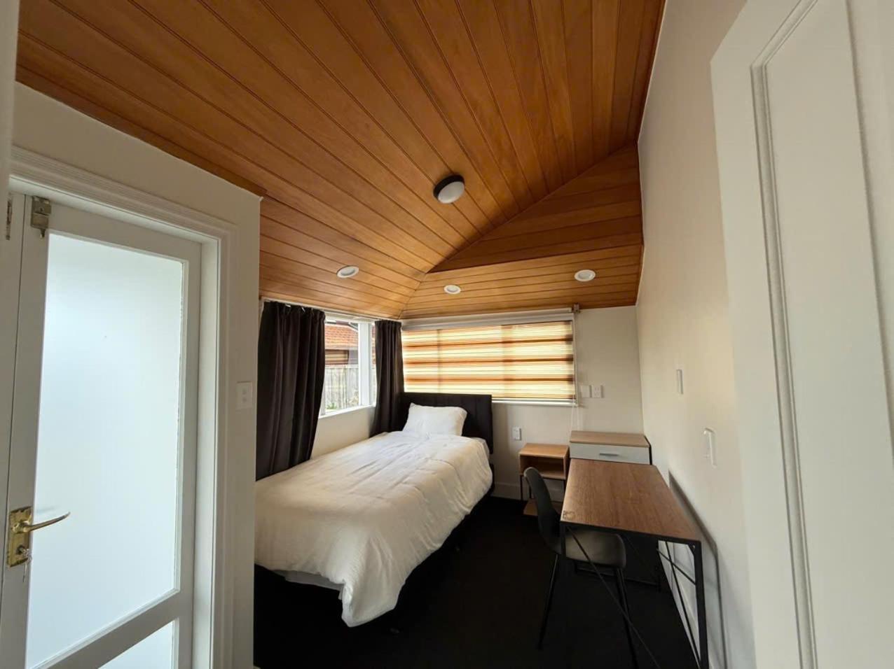Number 10 * Auckland